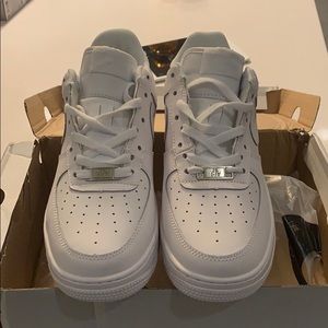 White Mens Air Force 1’s (unworn)